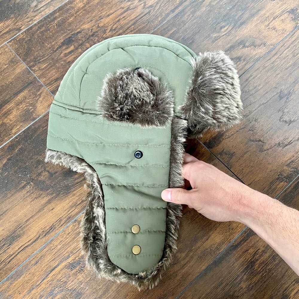 NWOT Faux-fur ear flaps aviator green winter hat